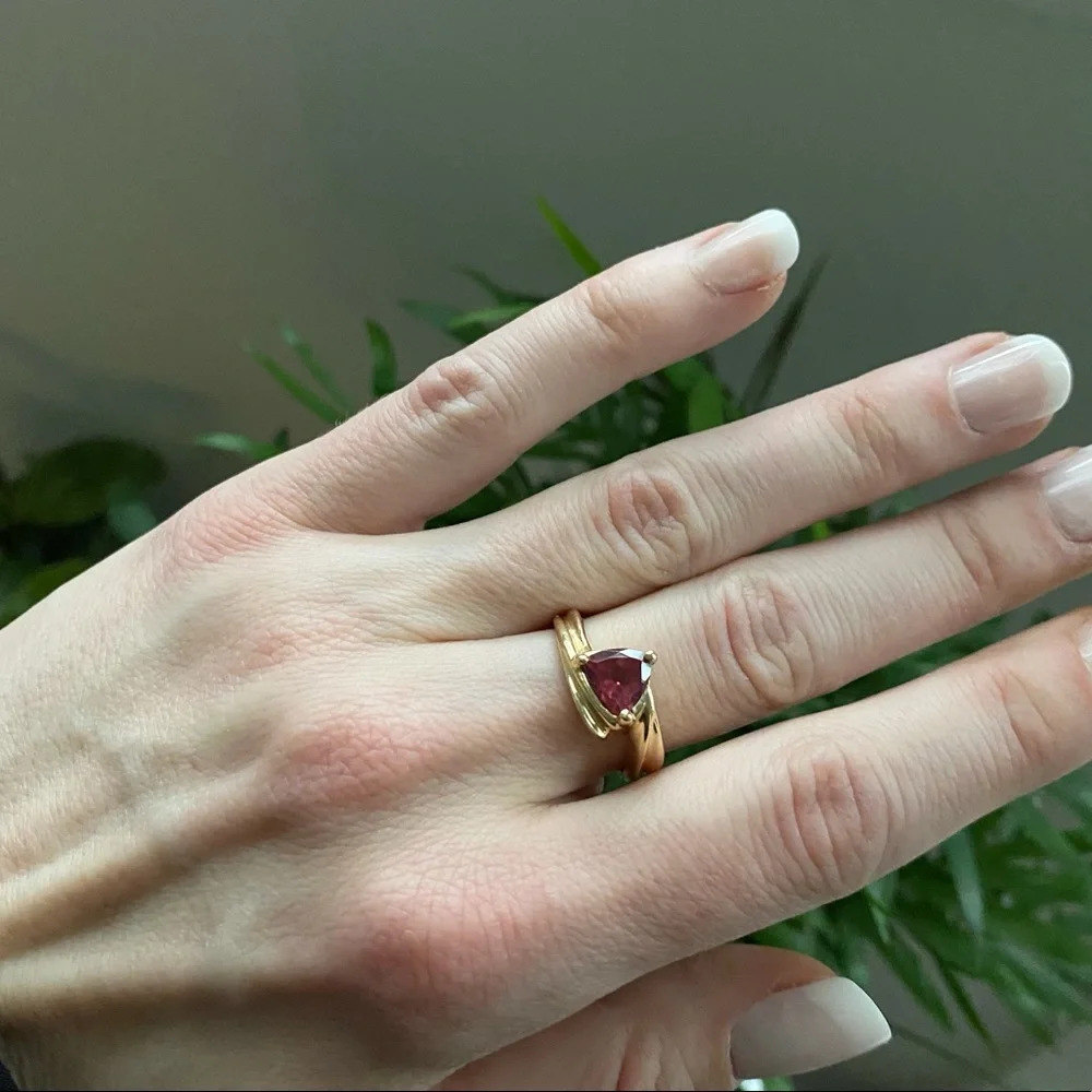 Vintage 14K Gold Rare Red Amethyst Ring - 4.54g - Picture 12 of 16